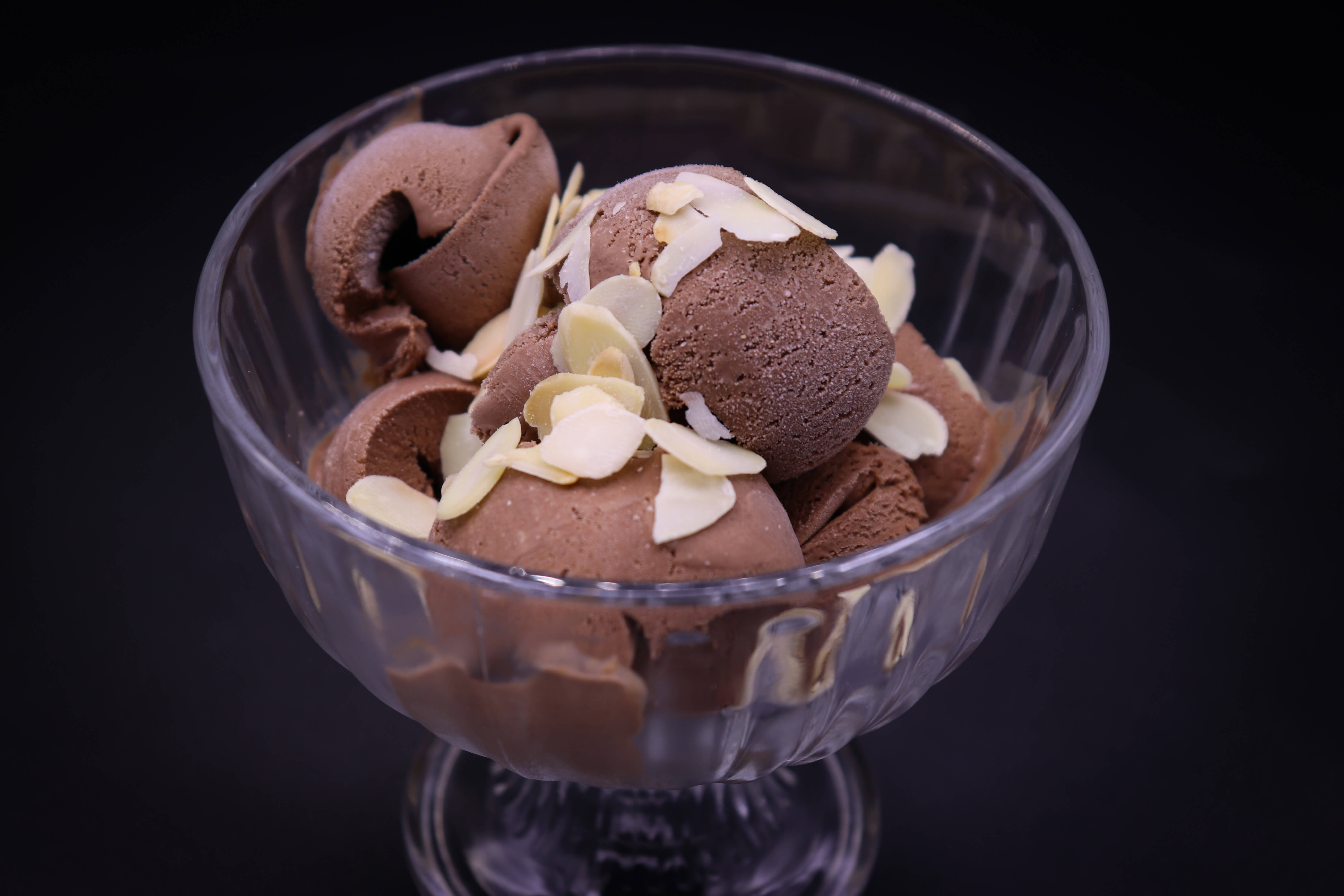 Мороженое «Шоколадное с миндалём»