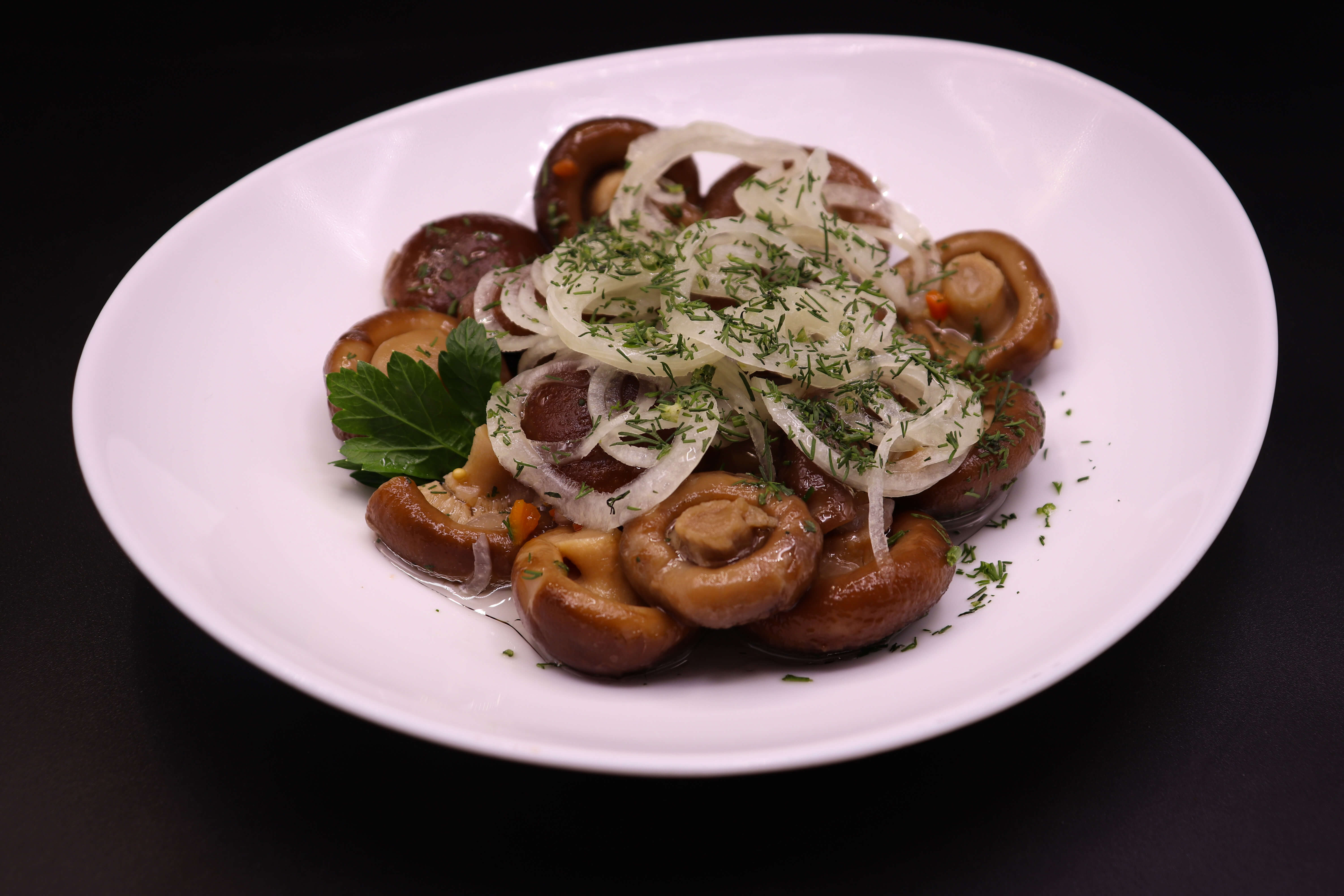 Грузди маринованные с маслом растительным и луком