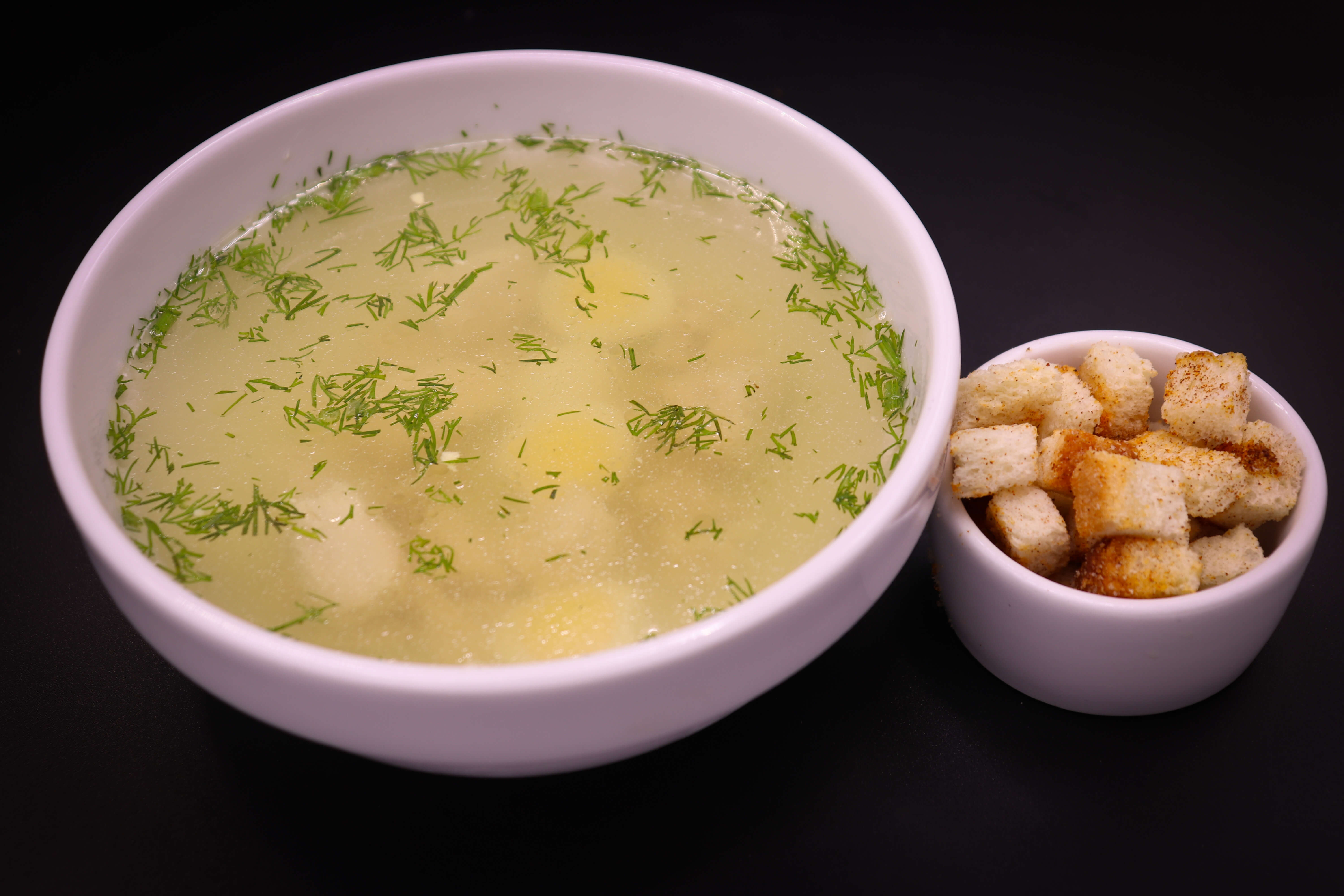 Бульон куриный с сухариками