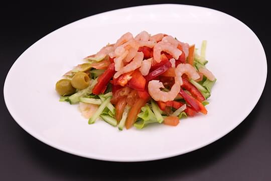 Салат из свежих овощей с креветками